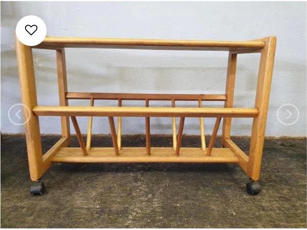 ~/upload/Lots/51230/qvynt7yvvveo6/Lot 007 Oak Magazine Rack  64 x 30 x 45cm H_t600x450.jpg